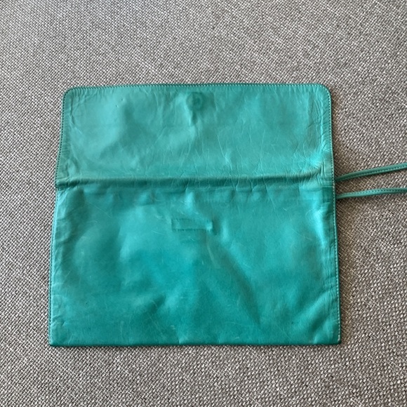 M0851 | Clutch/Wristlet - Picture 5 of 13